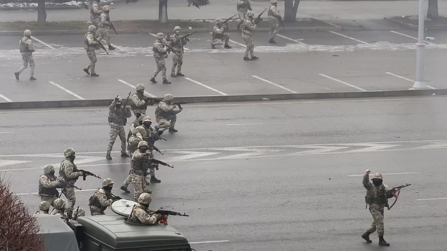 Tình hình Kazakhstan nóng, quân đội được huy động và bắn hàng trăm phát đạn